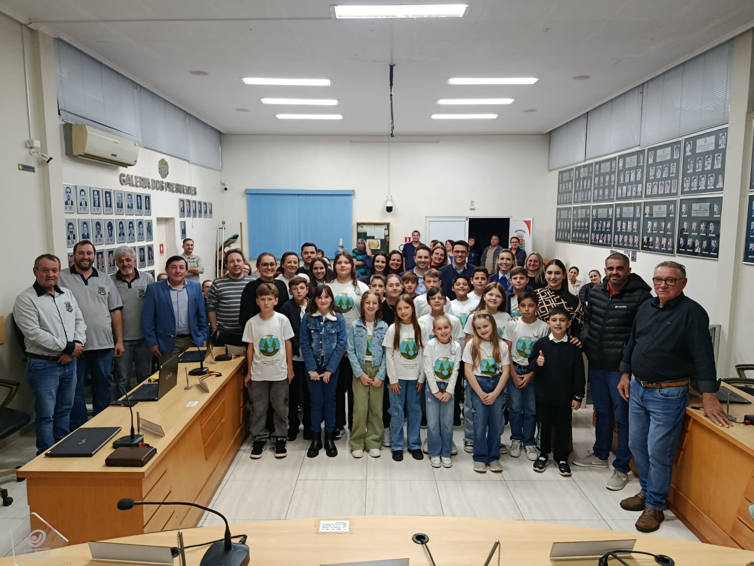 Alunas da Escola Nereu Ramos usam a Tribuna Livre e apresentam indicações de melhorias para Itapejara d'Oeste