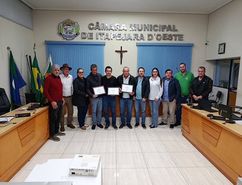  Câmara de Itapejara D' Oeste Homenageia a 20ª Festa do Leitão Maturado com Moção de Aplauso