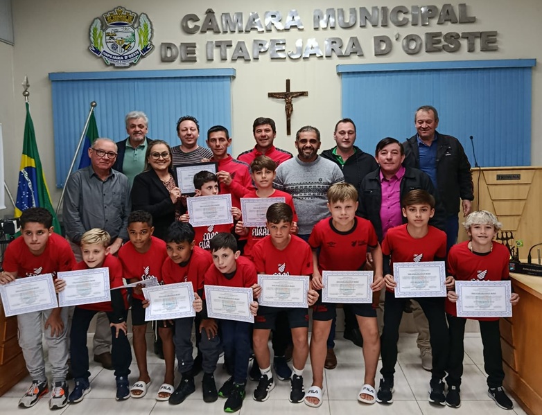 Câmara Municipal presta homenagem à Escola Furacão em Sessão Ordinária