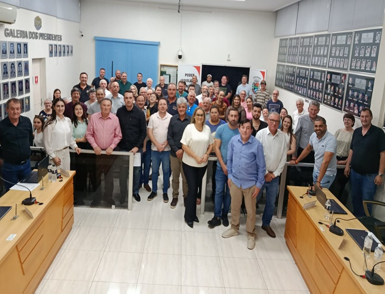 Câmara Municipal Presta Homenagem a Empresários/Empresas que Atuam há Mais de Três Décadas Em Itapejara D'Oeste