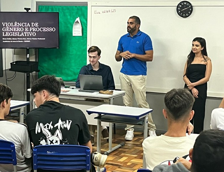 Vereador Marcus Braz (Mineiro) e acadêmicos do curso de Direito apresentam palestra sobre Violência de Gênero e Processo Legislativo
