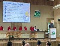 Vereadores e servidores da Câmara Municipal participam de debate com a UVB